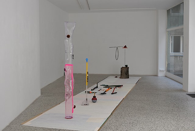 Sebastian Vonderau, Blutrunst, object series/installation, 2013, diverse materials, 8 x 2 m