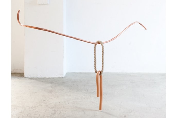 Marie Reichel, GLATTE RINDE #3 (SMOOTH BARK #3), 2016, copper pipe, gelatin, rope EINLAUF, exhibition view at Artist Run Space, Vienna